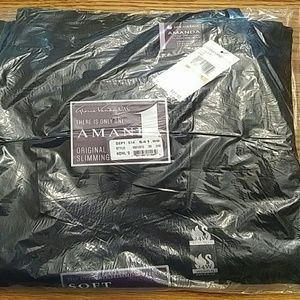 Gloria Vanderbilt Black 24W NWT